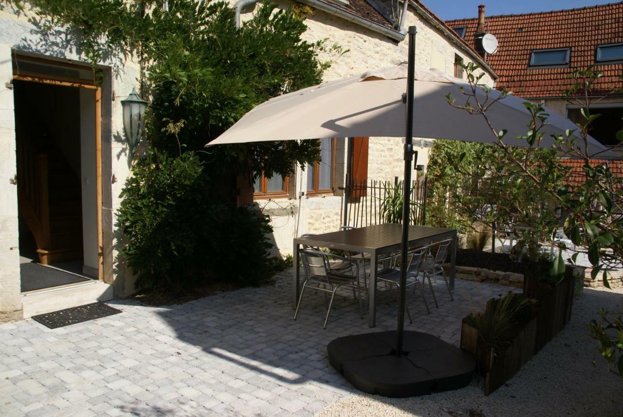 Gite Des Remparts Bèze Exteriör bild